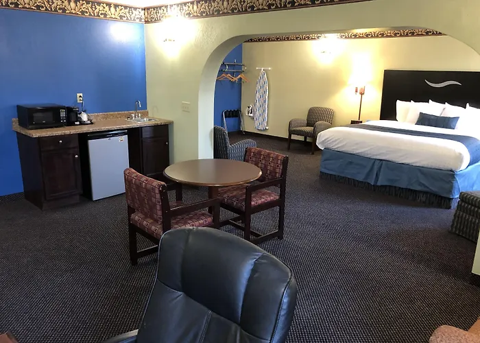 Days Inn & Suites By Wyndham Youngstown / Girard Ohio